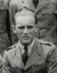 Dirk Greveling (bron: Oorlogsgravenstichting) Dirk Greveling (bron: Oorlogsgravenstichting)