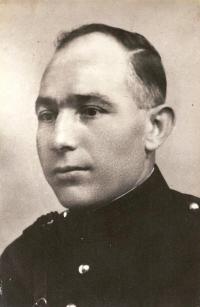 T. van der Bie (bron: Oorlogsgravenstichting)