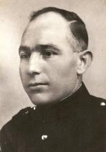 T. van der Bie (bron: Oorlogsgravenstichting)